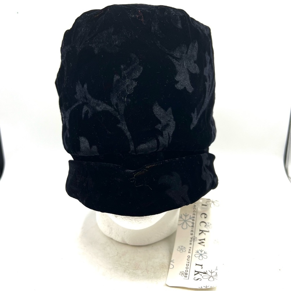 NECKWORKS Womens Winter Hat Velvet Pillbox Fleece Lined Black Gold Rayon Blend